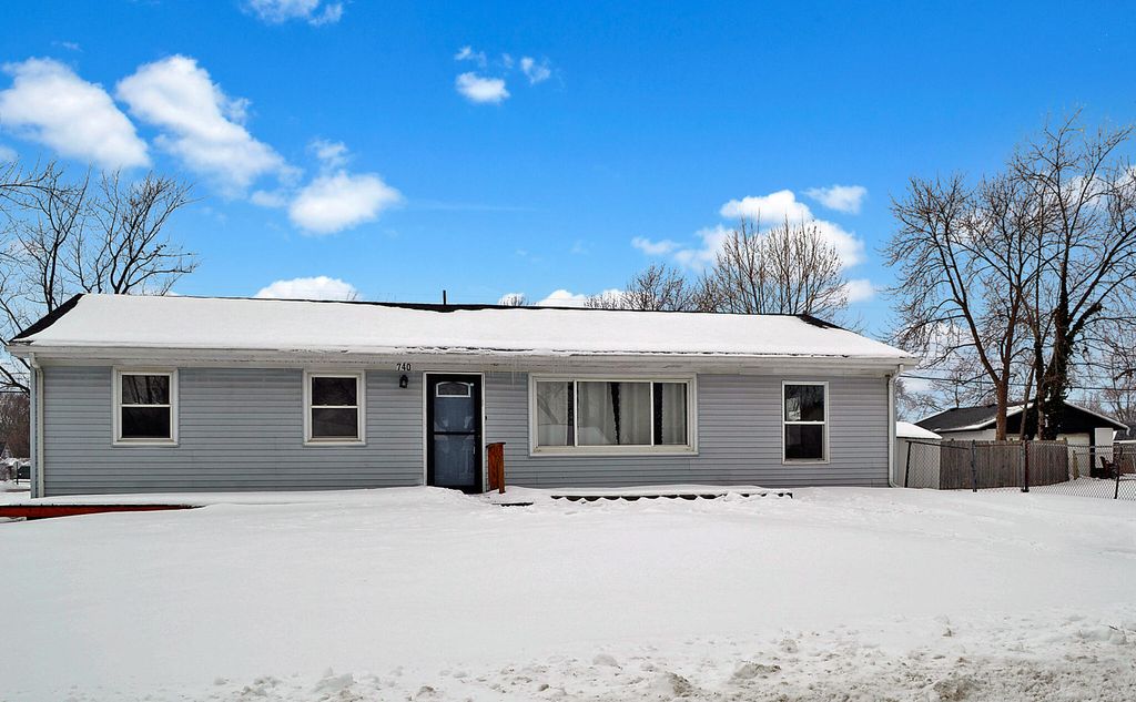 Photo of 740 Imperial Road, Valparaiso, IN 46385 (MLS # 832733)
