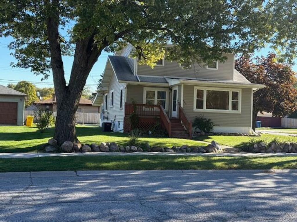 Photo of 803 N Lafayette Street, Griffith, IN 46319 (MLS # 829924)
