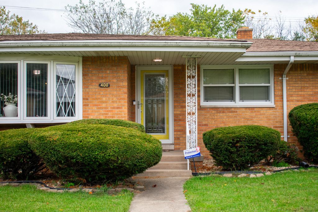 Photo of 400 E 52nd Avenue, Merrillville, IN 46410 (MLS # 842447)