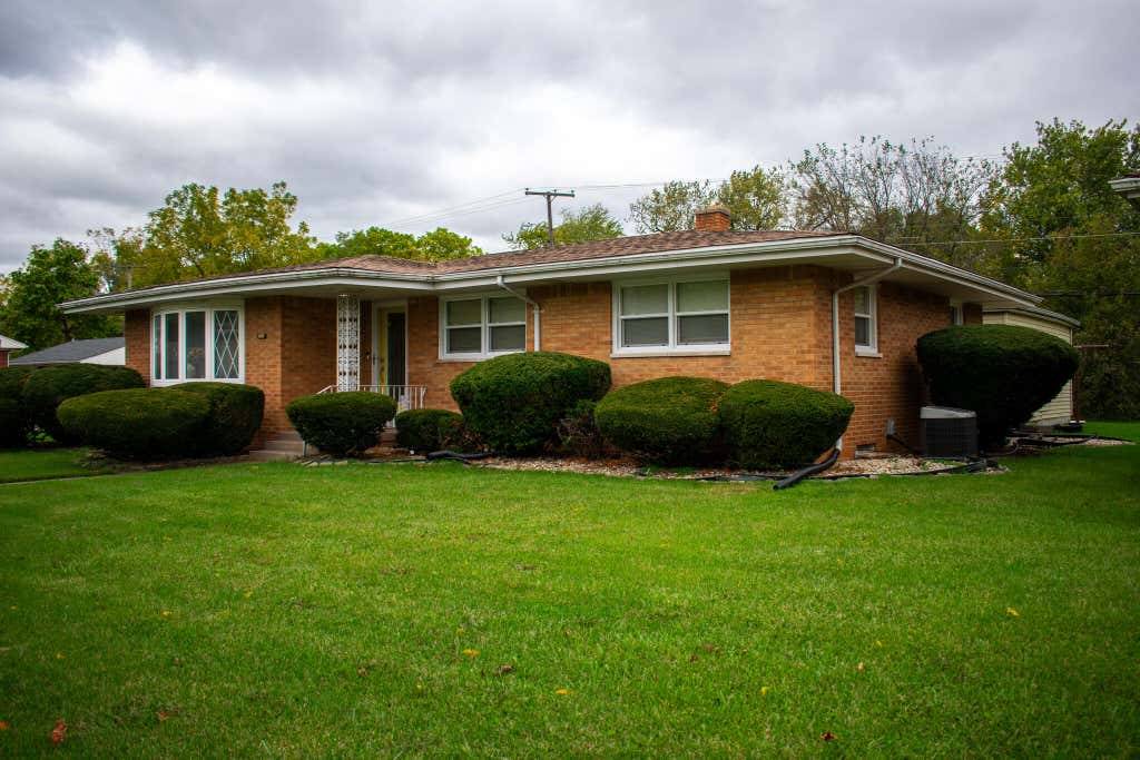 Photo of 400 E 52nd Avenue, Merrillville, IN 46410 (MLS # 842447)
