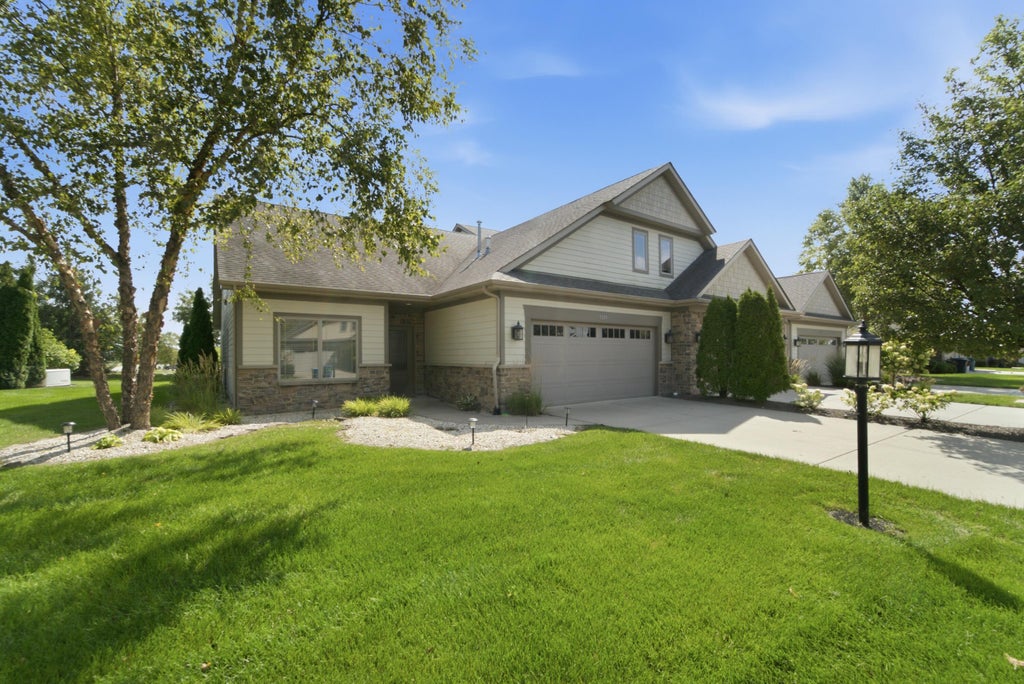 Photo of 9389 W 107th Place, Saint John, IN 46373 (MLS # 844562)