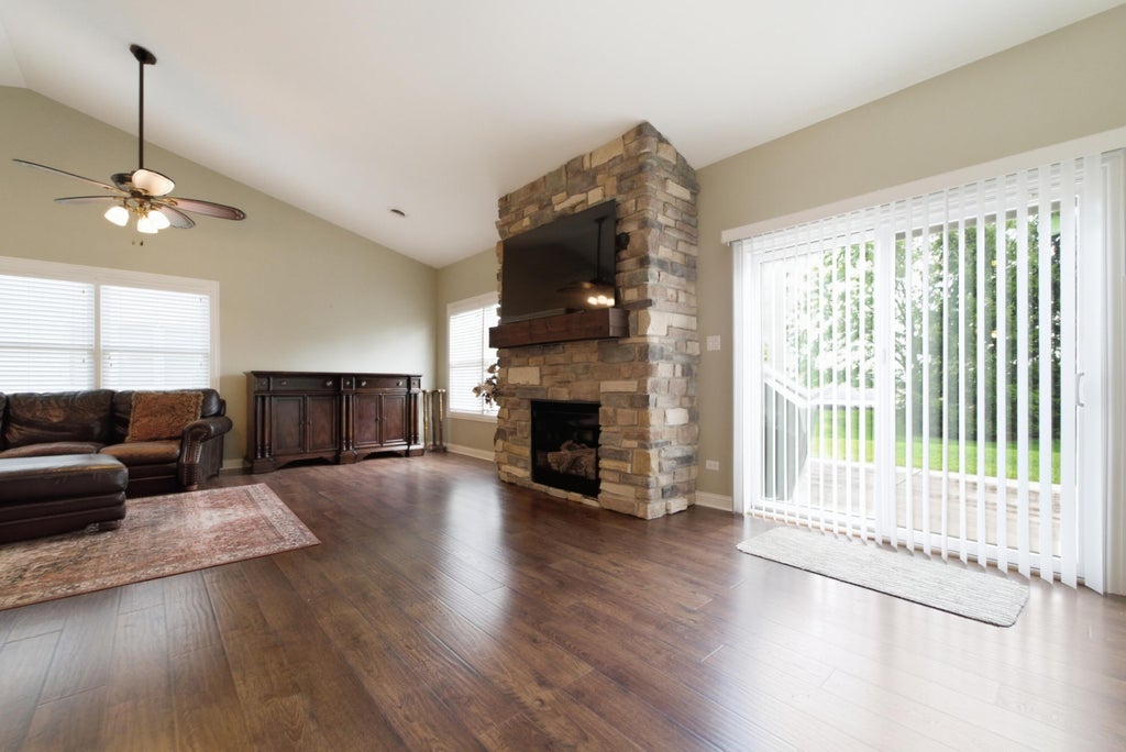 Photo of 9389 W 107th Place, Saint John, IN 46373 (MLS # 844562)
