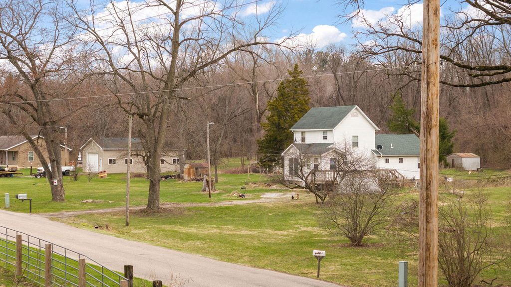 Photo of 720 W 100 N, Valparaiso, IN 46385 (MLS # 836070)