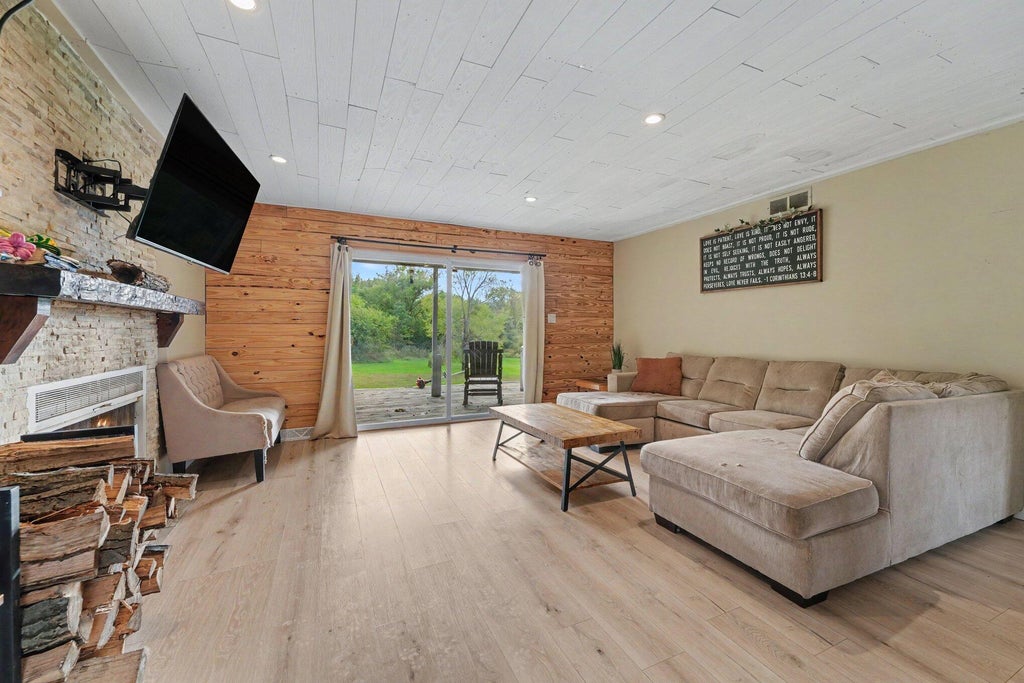 Photo of 11276 Gerry Court, Crown Point, IN 46307 (MLS # 846102)