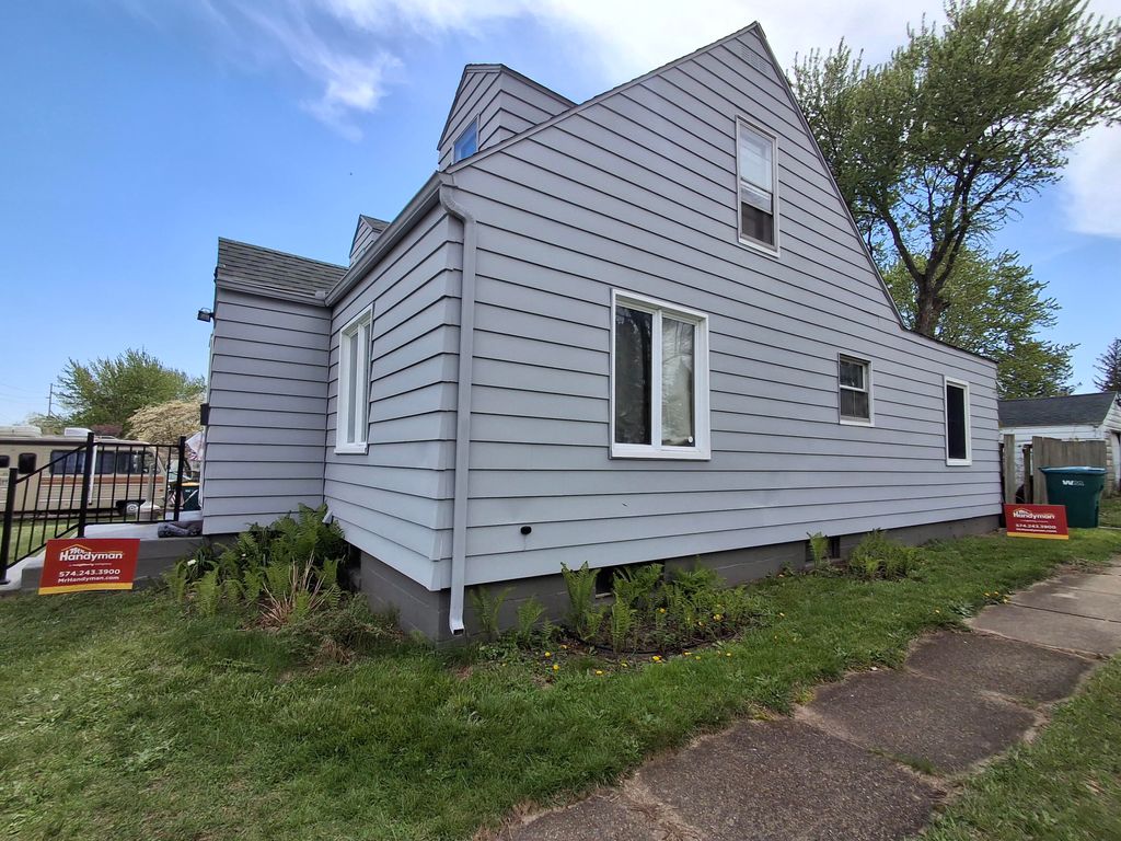 Photo of 1025 Willow Street, Mishawaka, IN 46545 (MLS # 837656)