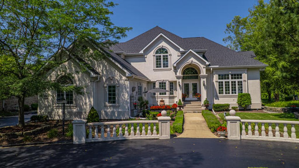 Photo of 836 Royal Dublin Lane, Dyer, IN 46311 (MLS # 832485)