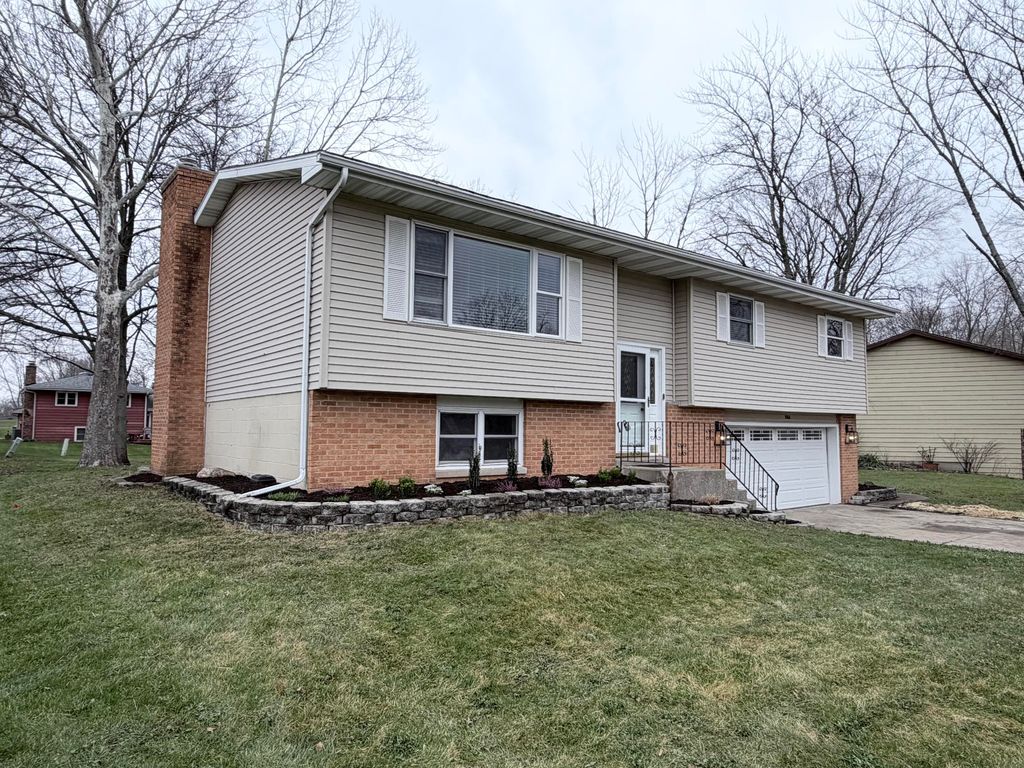 Photo of 3063 Parkwood Place, Crown Point, IN 46307 (MLS # 835944)