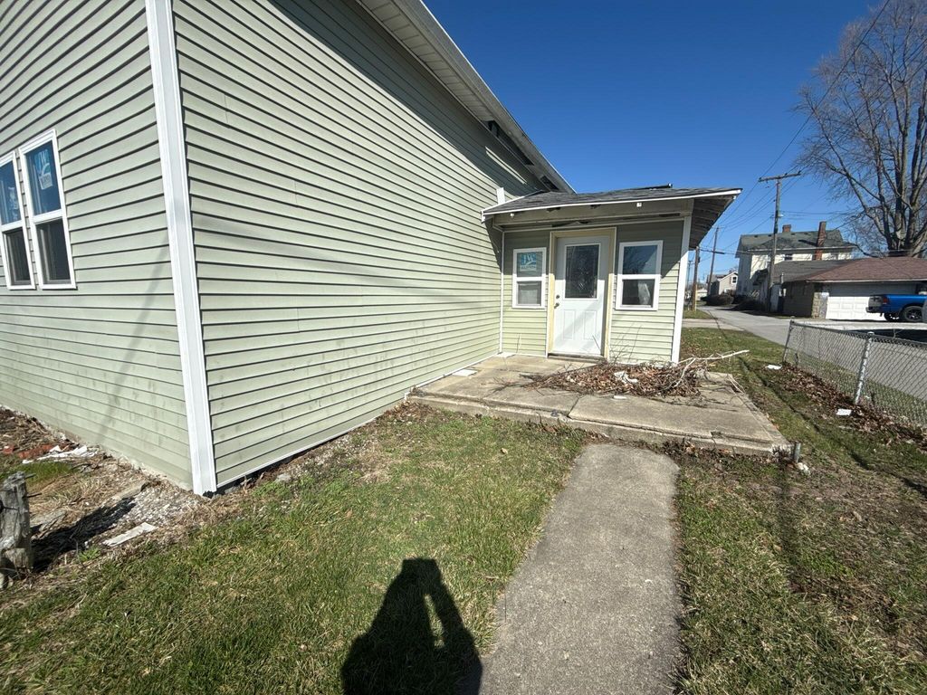 Photo of 1322 S E Street, Elwood, IN 46036 (MLS # 835602)