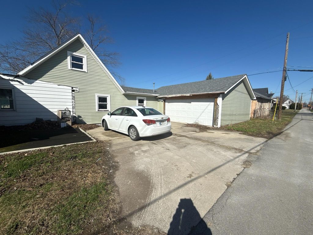 Photo of 1322 S E Street, Elwood, IN 46036 (MLS # 835602)