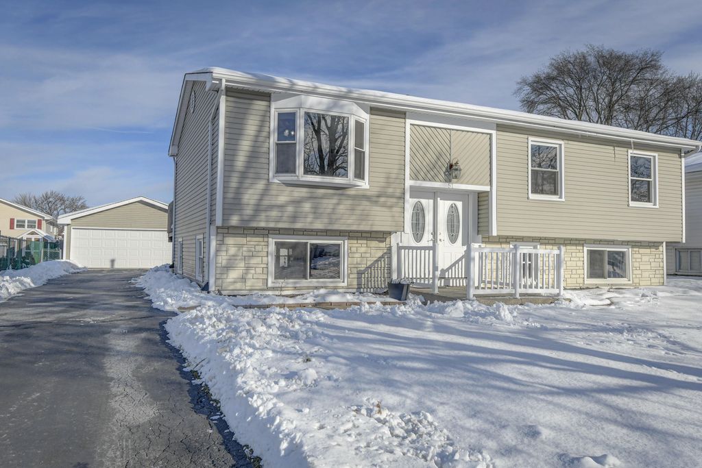 Photo of 51 Monticello Drive, Dyer, IN 46311 (MLS # 831721)