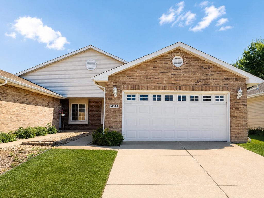 Photo of 10653 Keystone Lane, Crown Point, IN 46307 (MLS # 844496)
