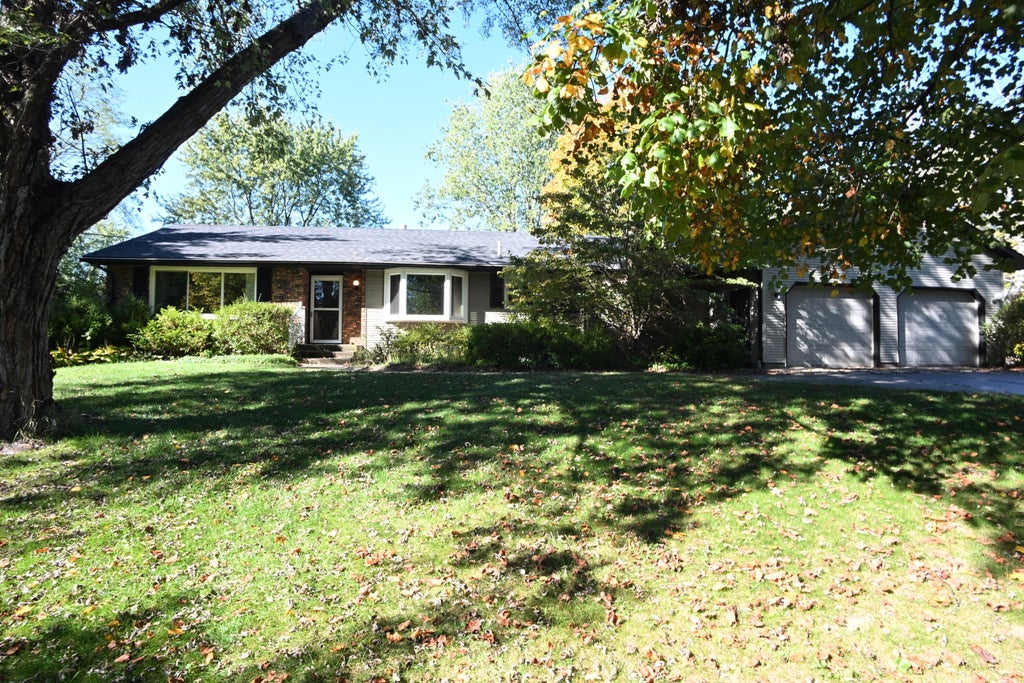 Photo of 922 N County Line Road, Westville, IN 46391 (MLS # 847183)