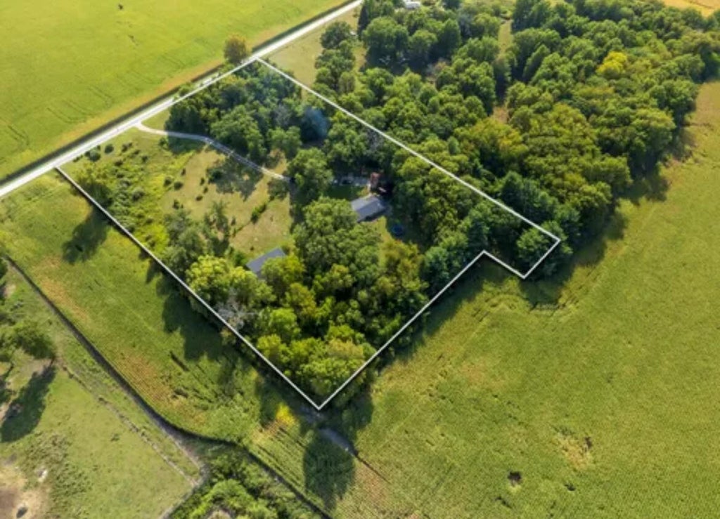 Photo of 688 County Road 1100 S, Wolcott, IN 47995 (MLS # 842064)