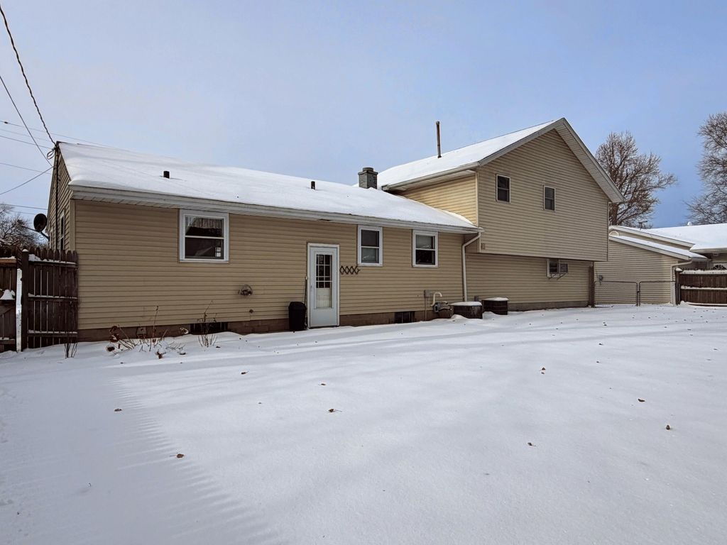 Photo of 827 Eason Court, La Porte, IN 46350 (MLS # 831432)