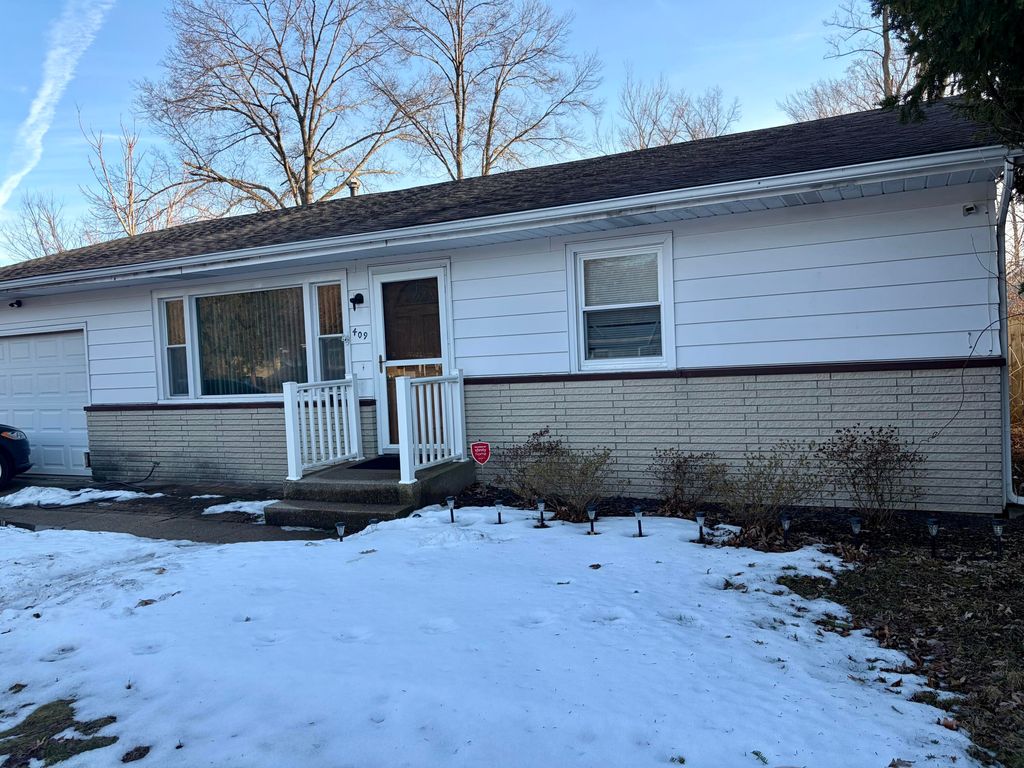 Photo of 409 Holly Road, Michigan City, IN 46360 (MLS # 834166)