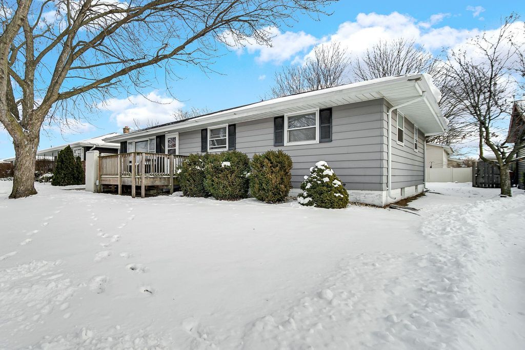 Photo of 9317 Southmoor Avenue, Highland, IN 46322 (MLS # 833391)