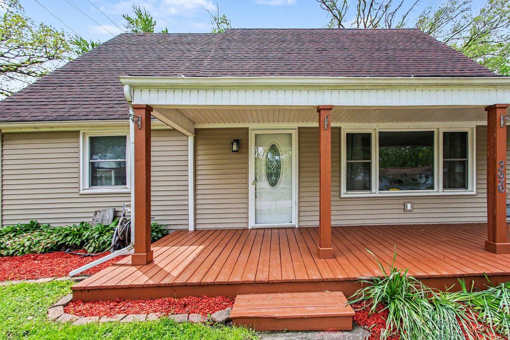 Photo of 396 Clear Creek DR, Valparaiso, IN 46385 (MLS # 838611)