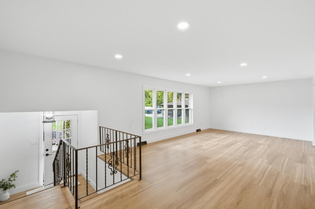 Photo of 117 Vickroy Drive, Crown Point, IN 46307 (MLS # 847057)