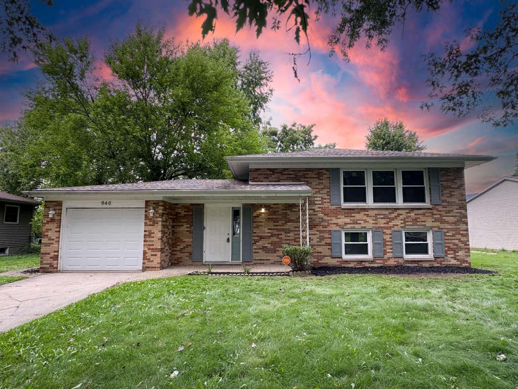 Photo of 946 W 67th Place, Merrillville, IN 46410 (MLS # 844182)