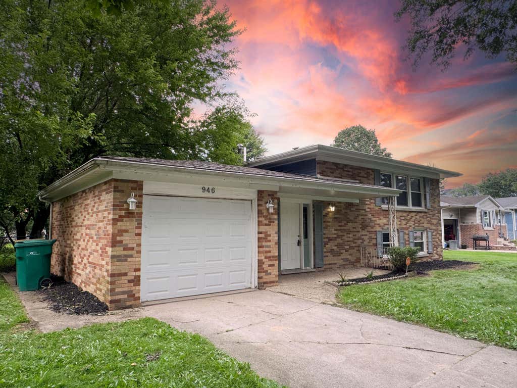 Photo of 946 W 67th Place, Merrillville, IN 46410 (MLS # 844182)