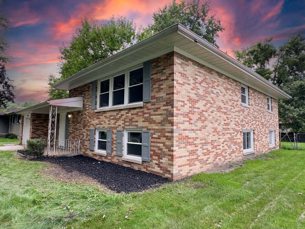 Photo of 946 W 67th Place, Merrillville, IN 46410 (MLS # 844182)