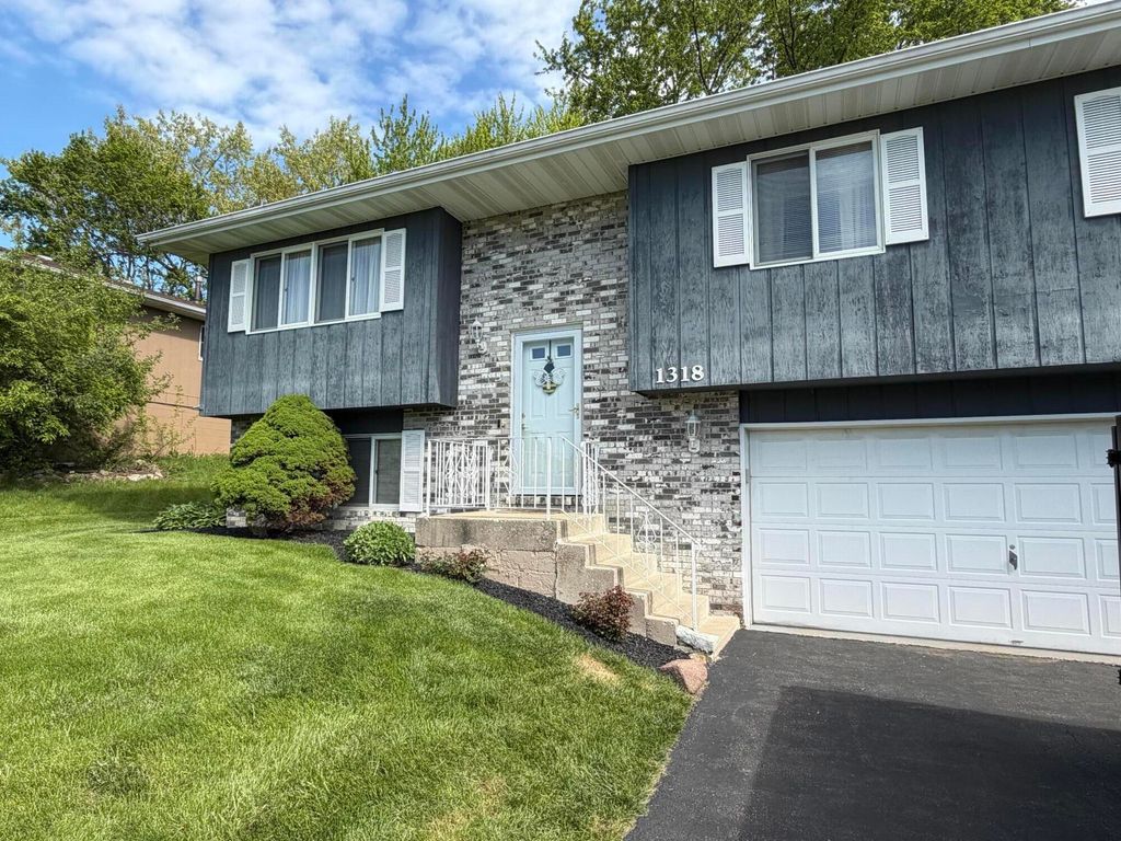 Photo of 1318 Brandywine Road, Crown Point, IN 46307 (MLS # 838431)