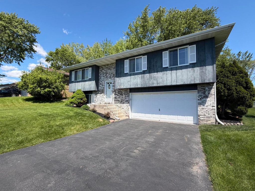 Photo of 1318 Brandywine Road, Crown Point, IN 46307 (MLS # 838431)