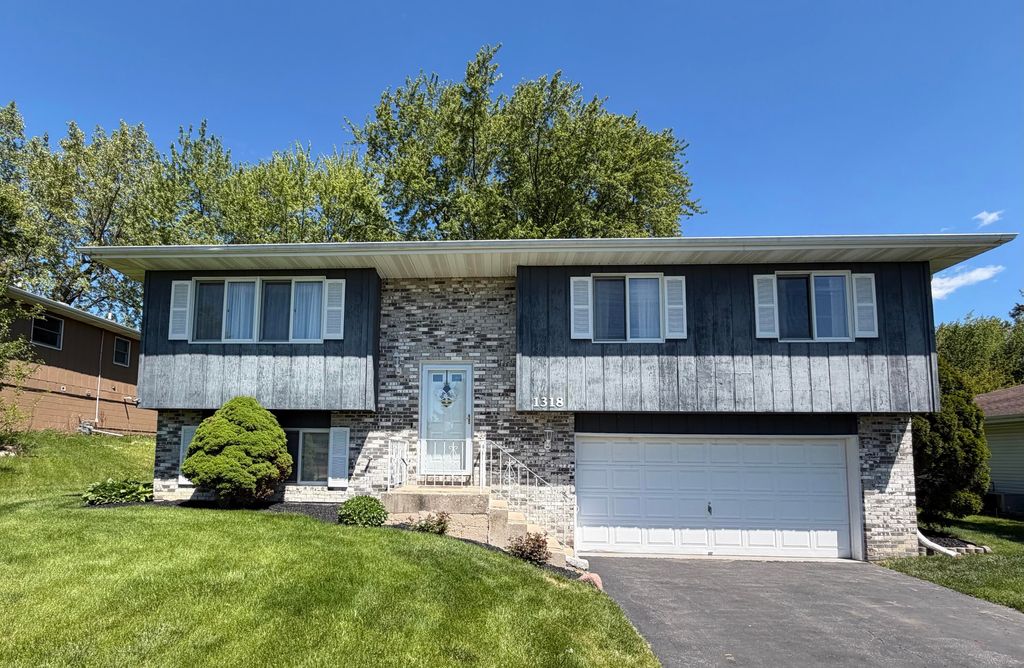 Photo of 1318 Brandywine Road, Crown Point, IN 46307 (MLS # 838431)