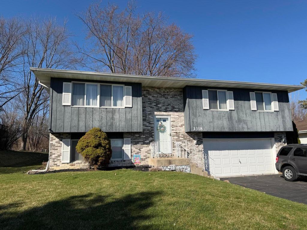 Photo of 1318 Brandywine Road, Crown Point, IN 46307 (MLS # 838431)