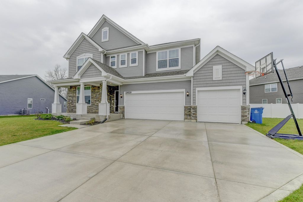 Photo of 11429 Clyde Drive, Crown Point, IN 46307 (MLS # 837230)