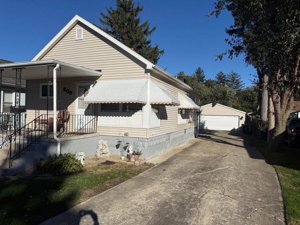 Photo of 809 Lake Street, Hobart, IN 46342 (MLS # 847037)