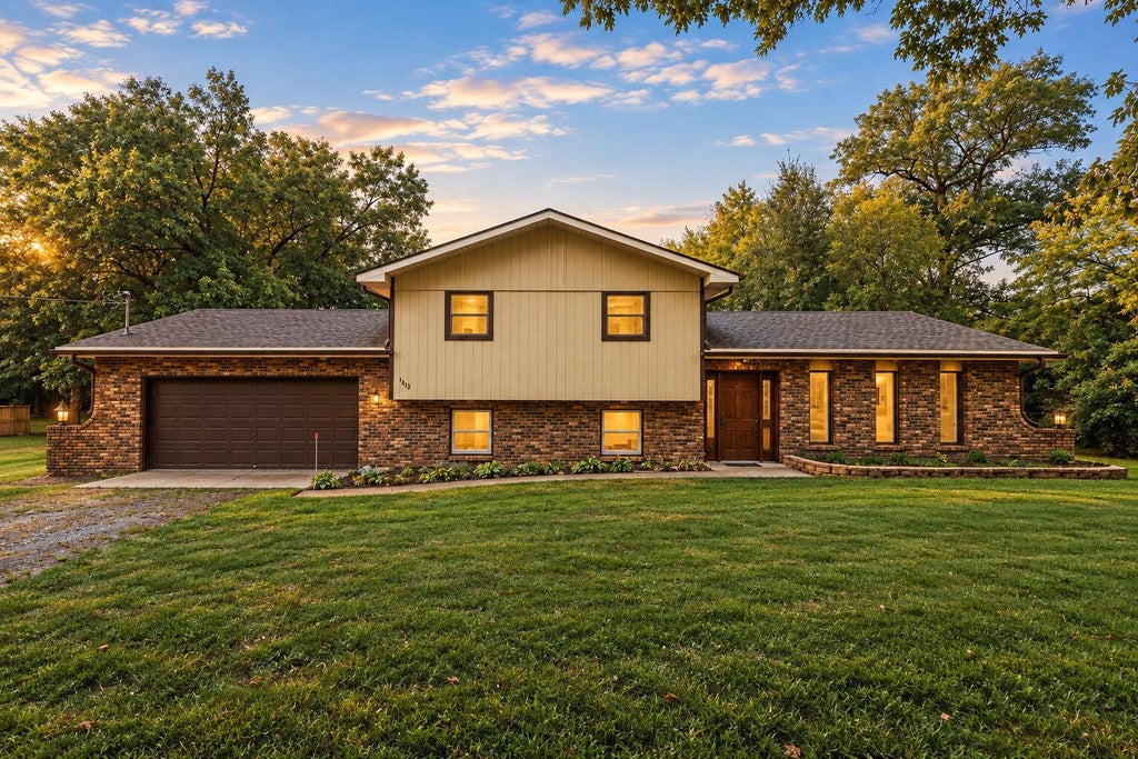 Photo of 1413 W 985 N, Lake Village, IN 46349 (MLS # 846170)