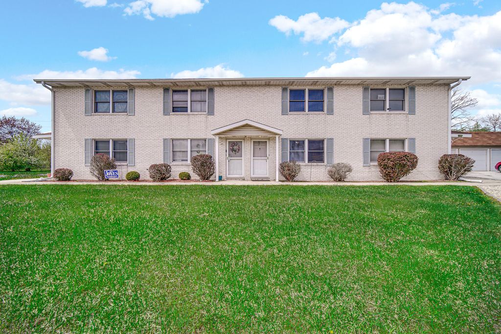 Photo of 3617 W 74th Court #C, Merrillville, IN 46410 (MLS # 837466)