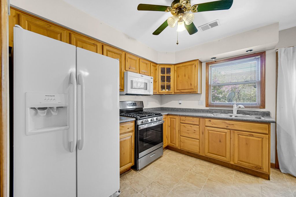 Photo of 3617 W 74th Court #C, Merrillville, IN 46410 (MLS # 837466)