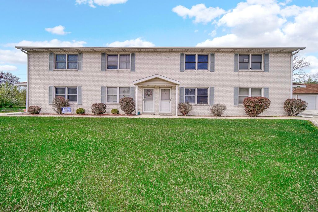 Photo of 3617 W 74th Court #C, Merrillville, IN 46410 (MLS # 837466)