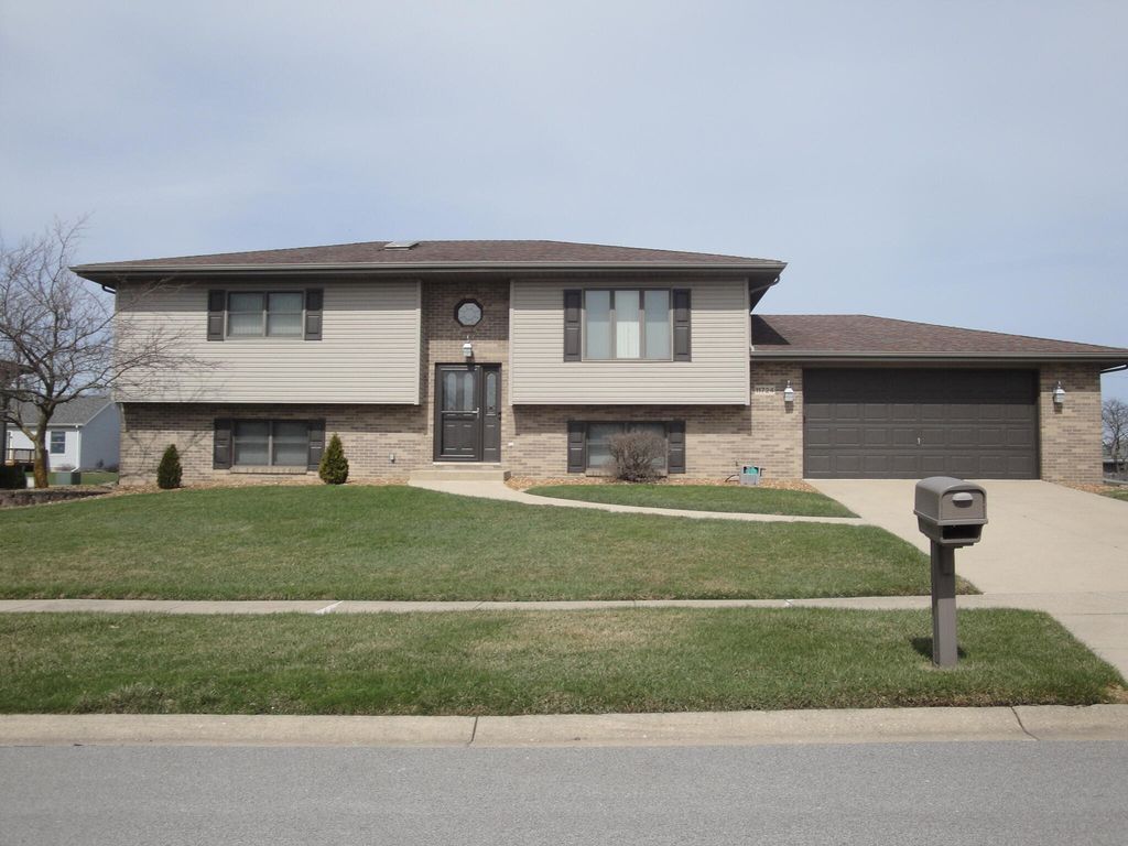 Photo of 11724 S Magoun Drive, Saint John, IN 46373 (MLS # 835908)