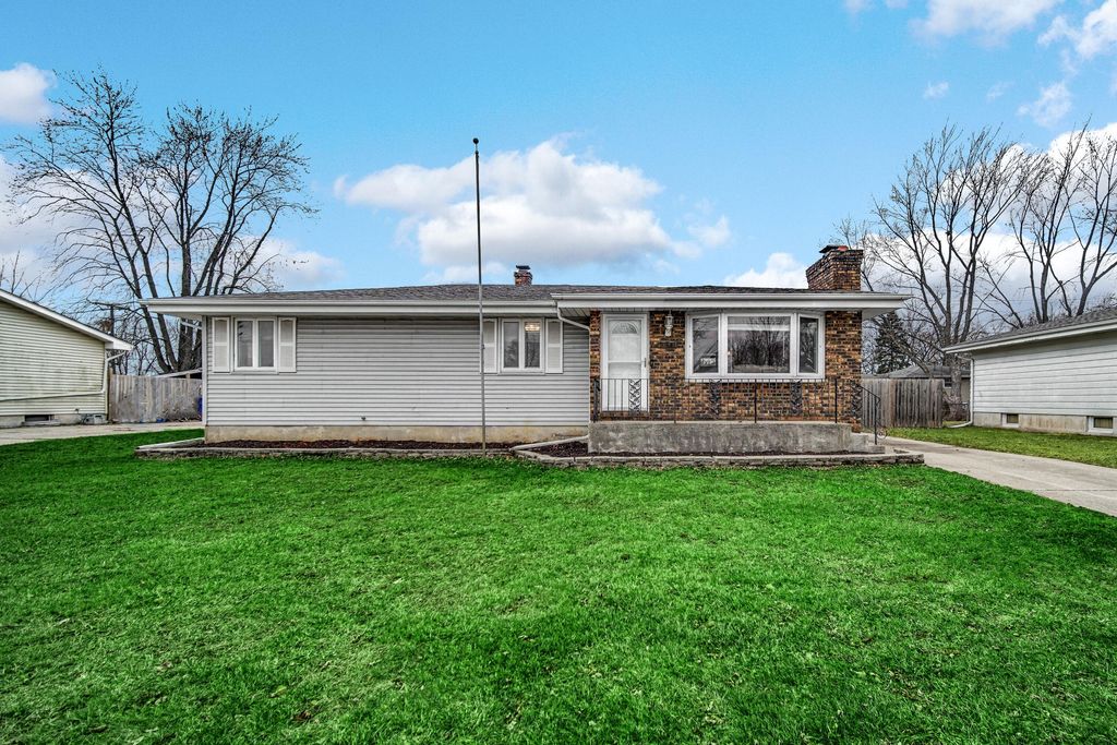 Photo of 9418 Cleveland Street, Crown Point, IN 46307 (MLS # 832704)