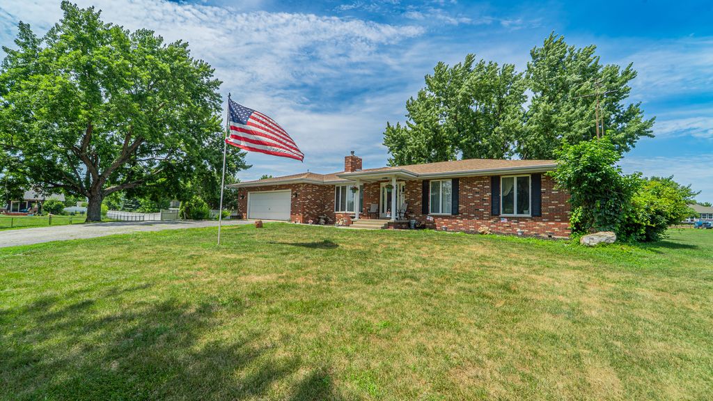 Photo of 231 W 500 N, Valparaiso, IN 46385 (MLS # 838668)