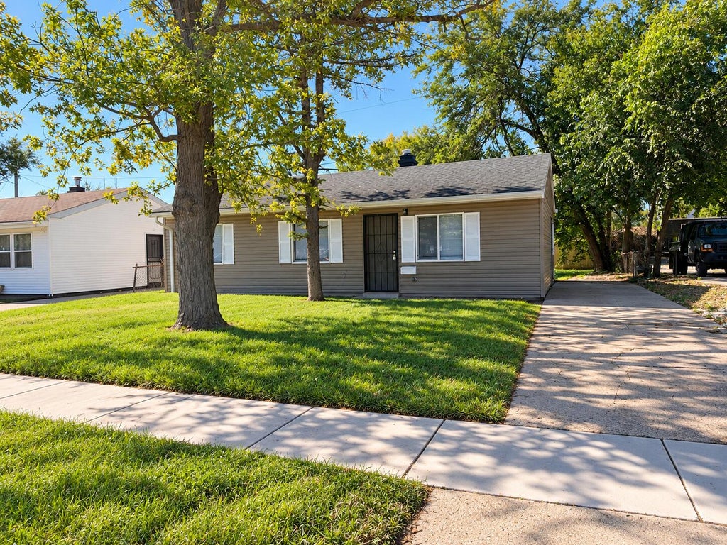 Photo of 1208 E Greene Place, Gary, IN 46403 (MLS # 846315)