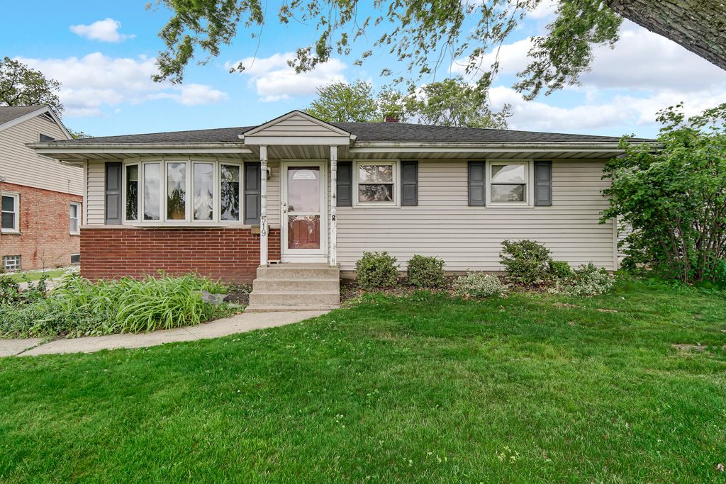 Photo of 519 N Jay Avenue, Griffith, IN 46319 (MLS # 839227)
