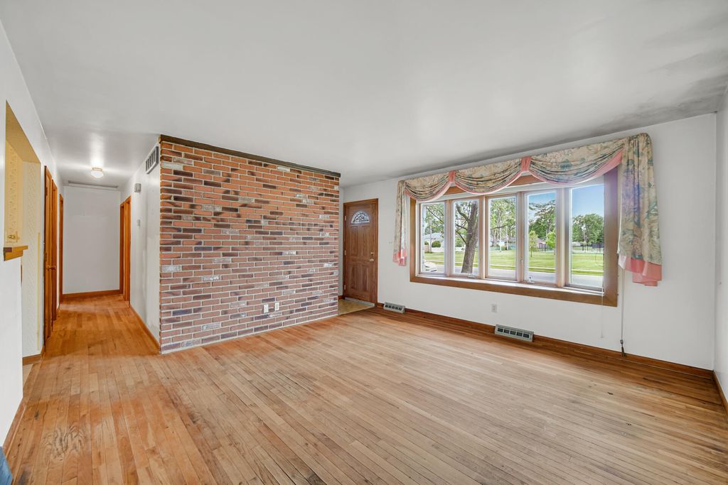 Photo of 519 N Jay Avenue, Griffith, IN 46319 (MLS # 839227)