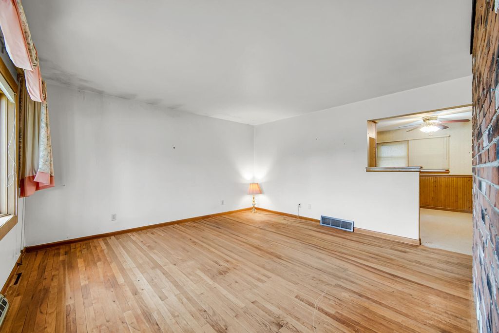 Photo of 519 N Jay Avenue, Griffith, IN 46319 (MLS # 839227)