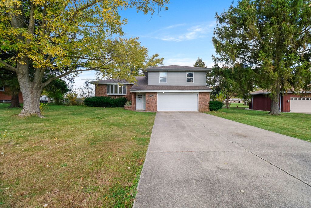 Photo of 5050 E 73rd Avenue, Merrillville, IN 46410 (MLS # 830224)