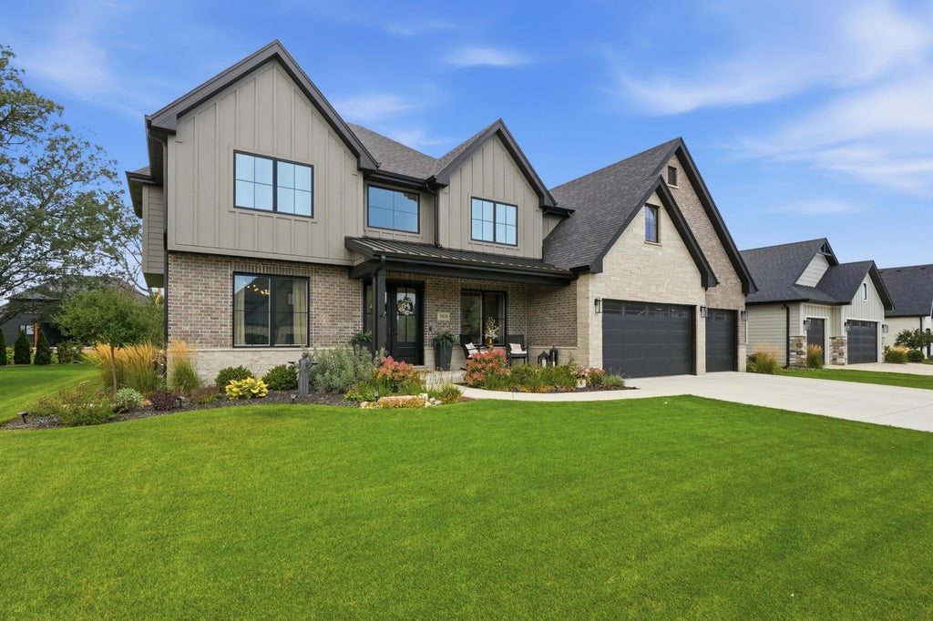 Photo of 9606 Fescue Drive, Saint John, IN 46373 (MLS # 844549)