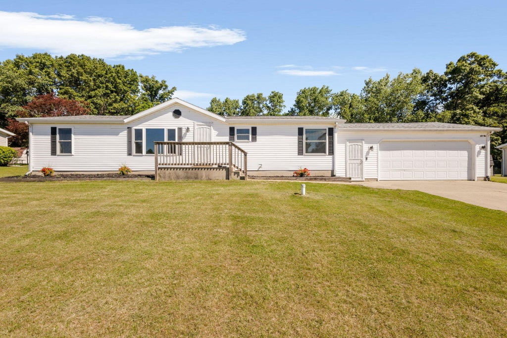 Photo of 1351 E Colonial Drive, La Porte, IN 46350 (MLS # 841058)