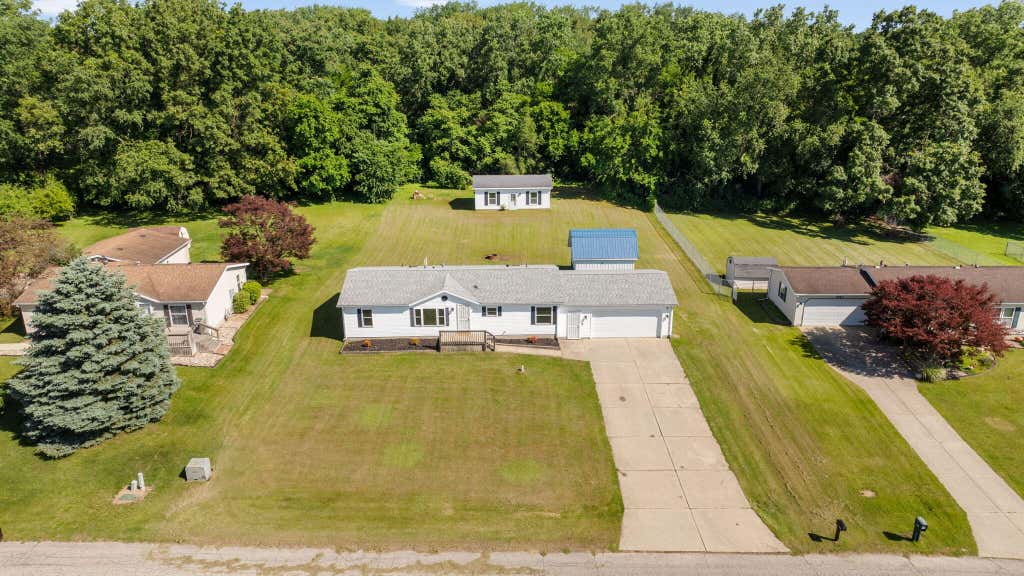 Photo of 1351 E Colonial Drive, La Porte, IN 46350 (MLS # 841058)