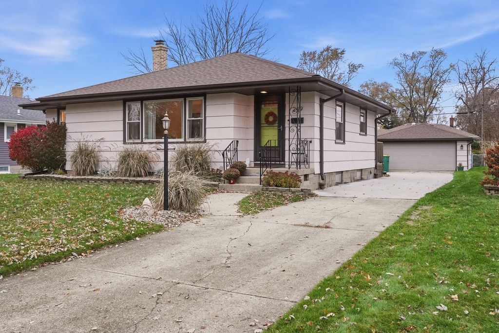 Photo of 249 Briar Lane, Munster, IN 46321 (MLS # 831090)