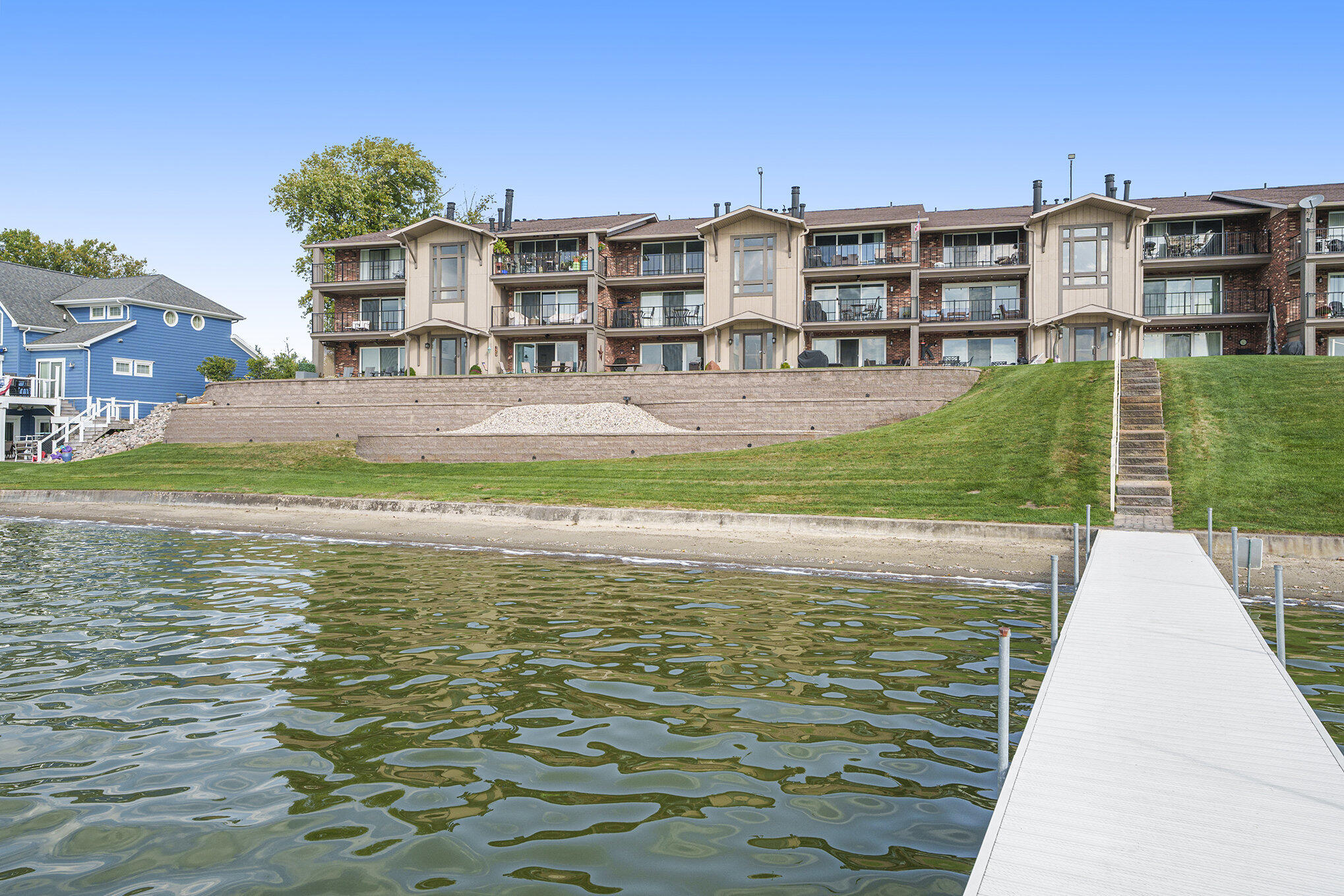 8125 Lake Shore Drive 5