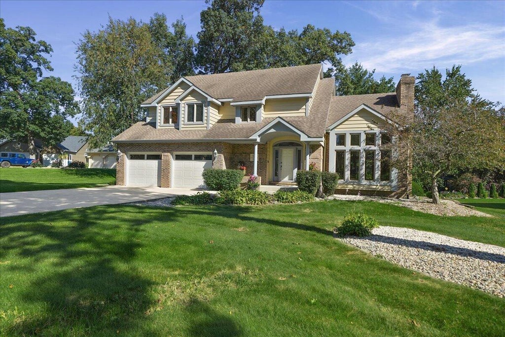 Photo of 437 Forestwood Drive, Valparaiso, IN 46385 (MLS # 846590)