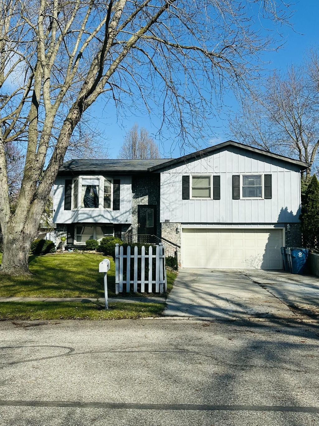 Photo of 1605 Old Farm Lane, Chesterton, IN 46304 (MLS # 836181)